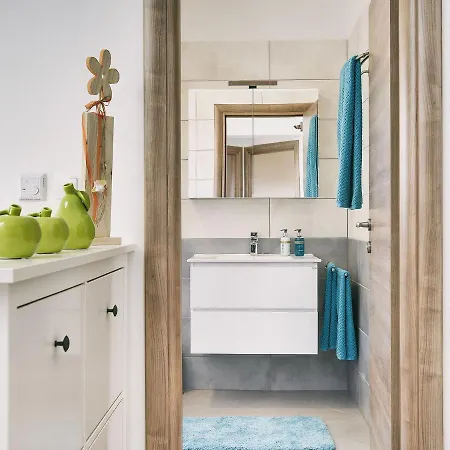 Villa In With Pool & Parasol