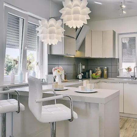 In With Pool & Parasol Villa *