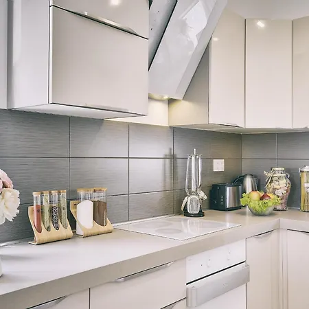 Villa In With Pool & Parasol Pula