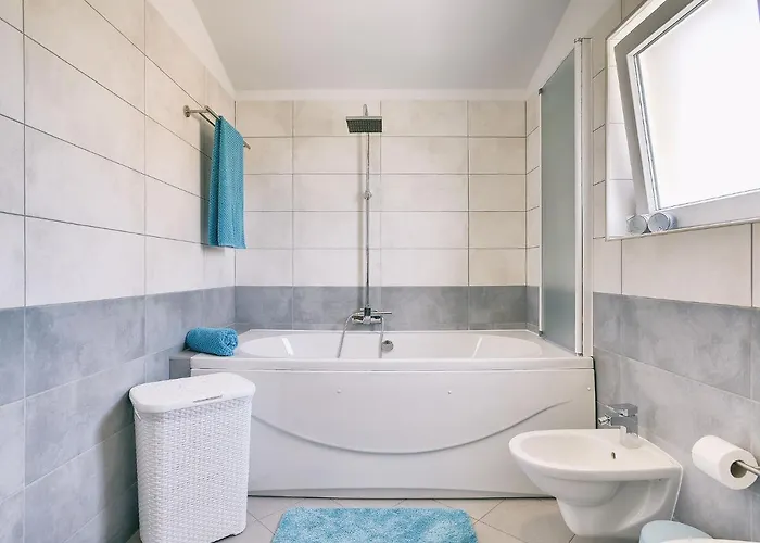 In With Pool & Parasol Villa *