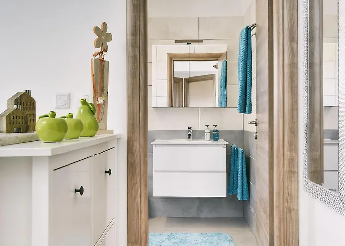 Vila In With Pool & Parasol