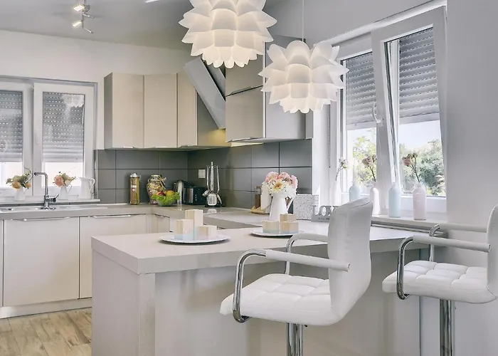 In With Pool & Parasol *