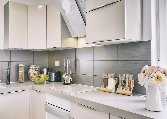 In With Pool & Parasol Vila Pula