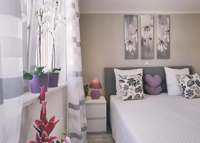 In With Pool & Parasol Villa