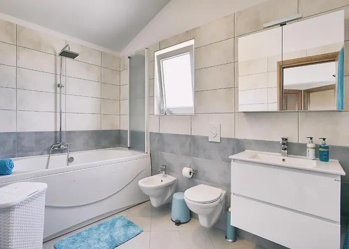 Vila In With Pool & Parasol Pula