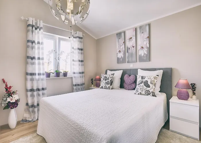 In With Pool & Parasol