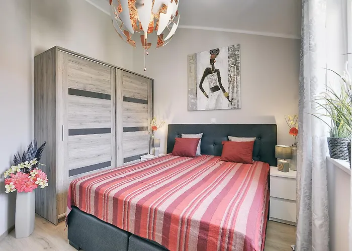 Vila In With Pool & Parasol