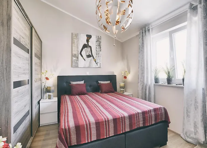 In With Pool & Parasol Villa Pula