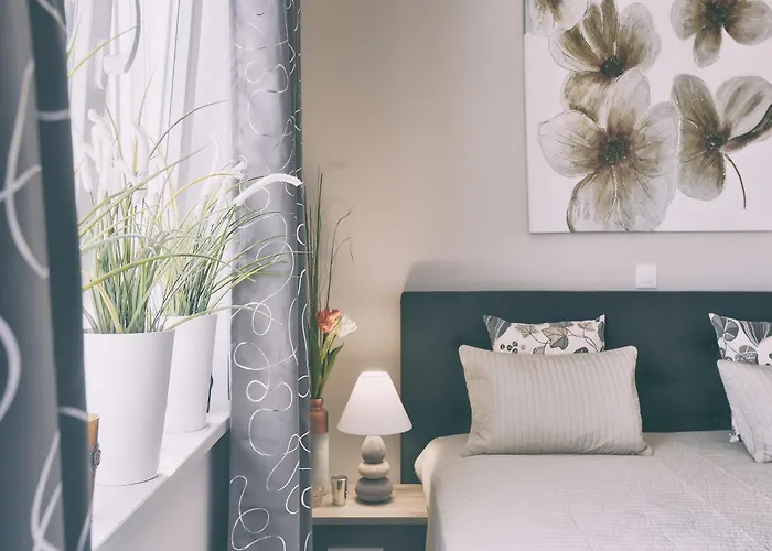 In With Pool & Parasol *