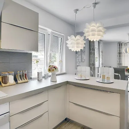 In With Pool & Parasol * Pola