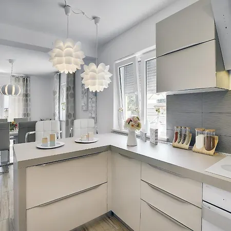 In With Pool & Parasol