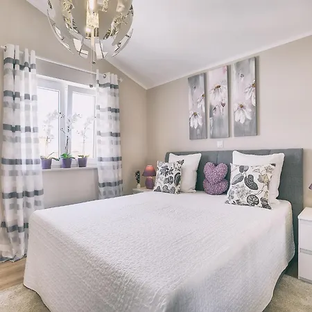 In With Pool & Parasol