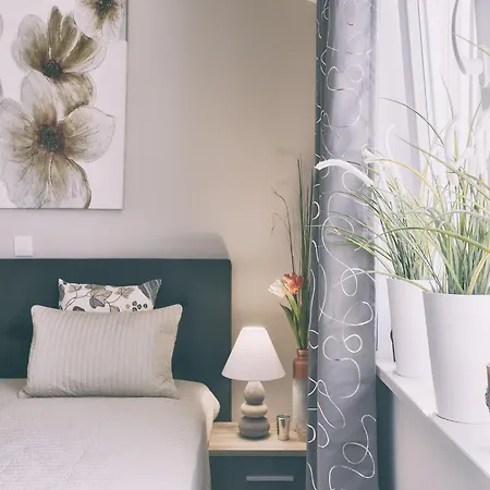 In With Pool & Parasol