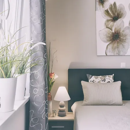 In With Pool & Parasol *