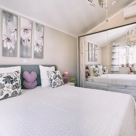 In With Pool & Parasol * Pola