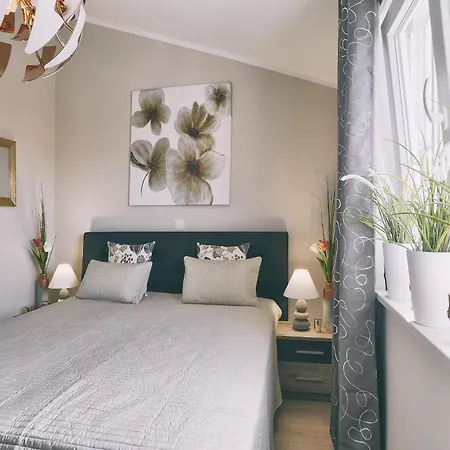 In With Pool & Parasol Villa *