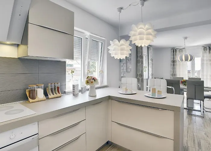 In With Pool & Parasol * Pula