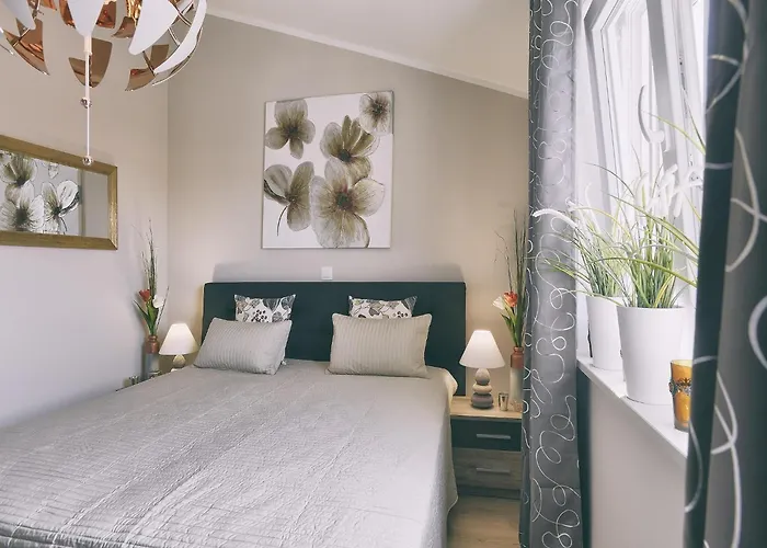 In With Pool & Parasol Villa *