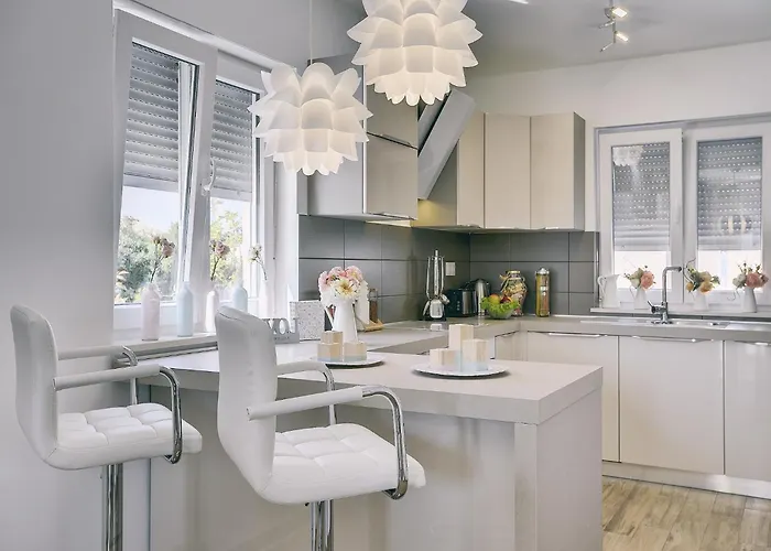 In With Pool & Parasol Villa *