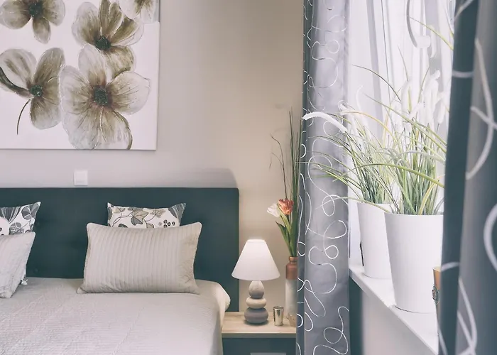 In With Pool & Parasol