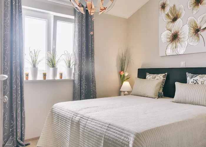 Villa In With Pool & Parasol Pula